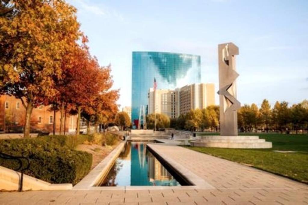 Free Parking! Downtown King Suite Lucas Oil- Conv Center Skywalk#1 Indianapolis Kültér fotó